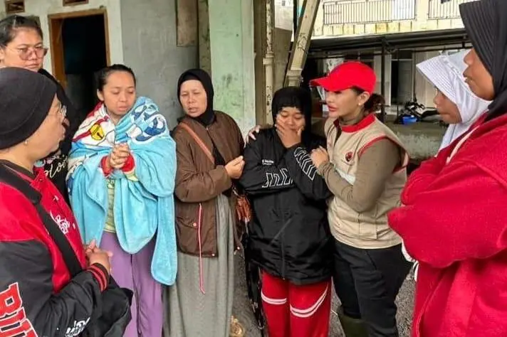 Legislator PDI Perjuangan Bersama Baguna Jabar Gercep Turun ke Lokasi Longsor Pasirlangu