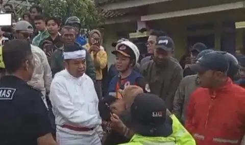 KDM Turun Langsung ke Lokasi Longsor Pasir Langu, Tegaskan Relokasi Warga dan Larangan Bangunan Permanen