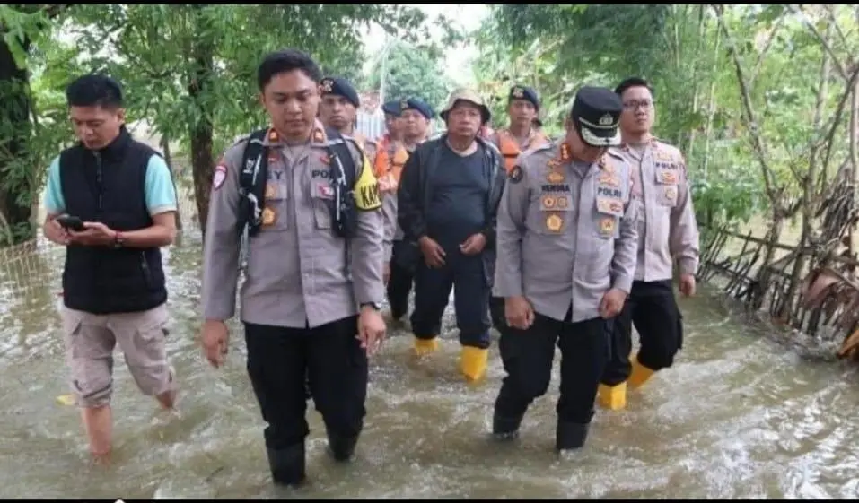 Kabid Humas Polda Jabar Tinjau Langsung Banjir Karangligar, Serukan Patroli Rutin Jaga Keamanan
