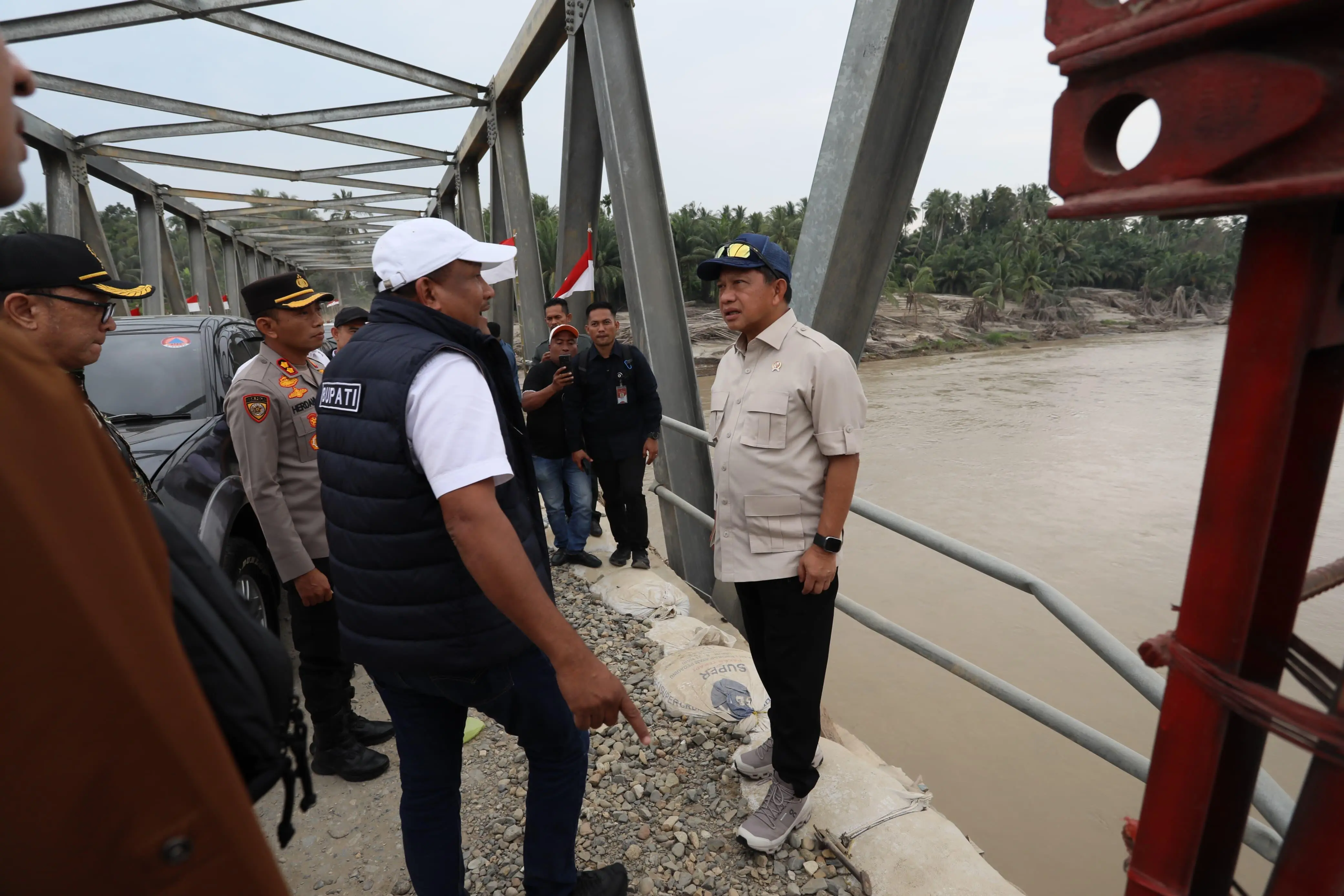 Mendagri Tito Tinjau Infrastruktur Jembatan Pascabencana di Bireuen