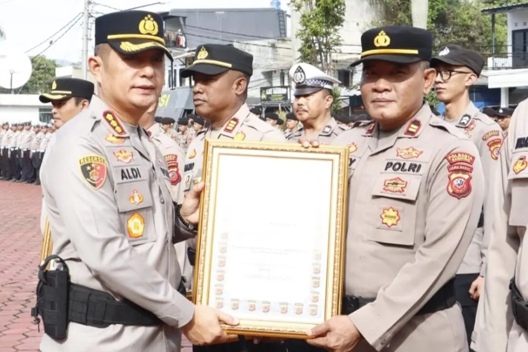 Kapolsek Ibun IPTU Deny Fourtjahjanto Bersama 7 Anggota Reskrim Raih Penghargaan dari Kapolresta Bandung