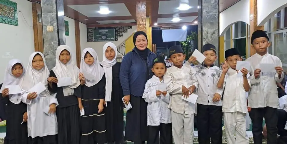 Malam Isra Mi’raj Penuh Kasih Sayang: Ibu Tini Hernawati Menghidupkan Makna Keberkahan Melalui Berbagi