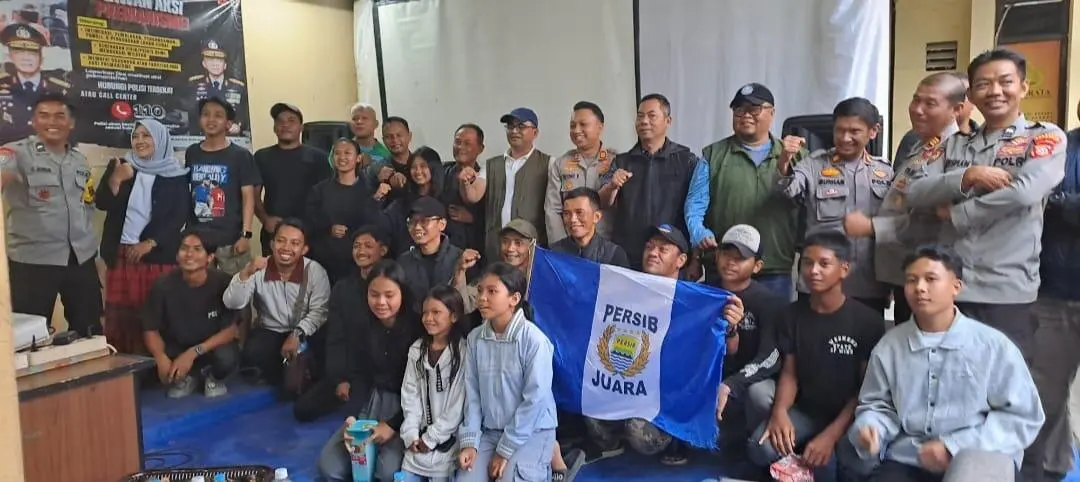 Persib Menang, Bobotoh Padati Mapolsek Dayeuhkolot Saat Nobar Big Match
