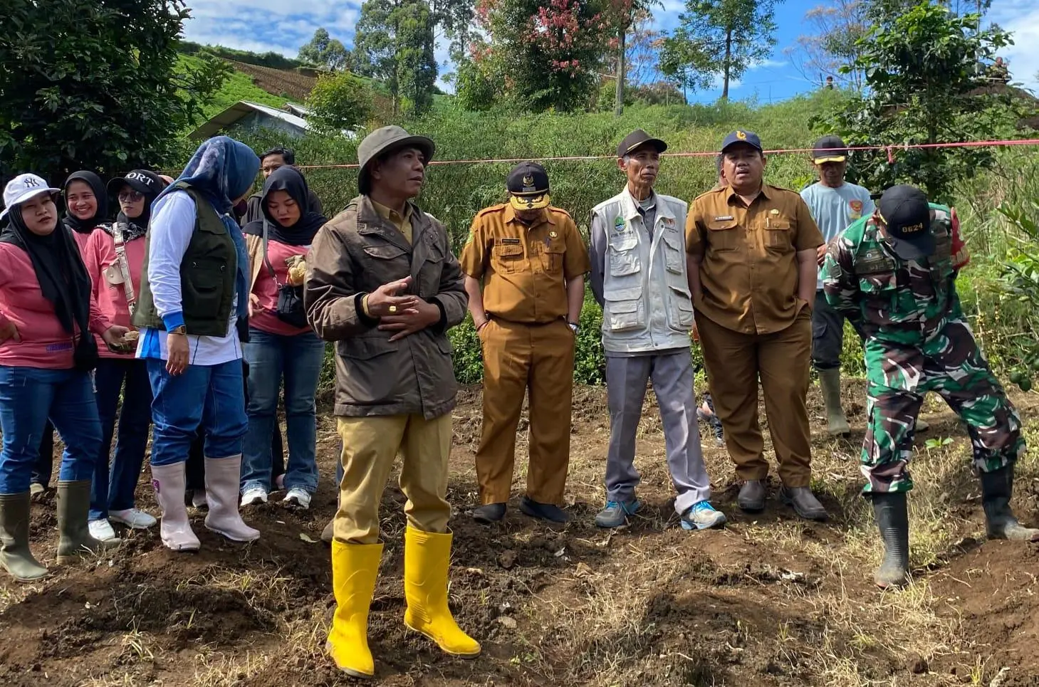 Pemdes Cibeurem Berkolaborasi Gelar Penanaman Seribu Pohon, Aksi Nyata Wujudkan Lingkungan Asri