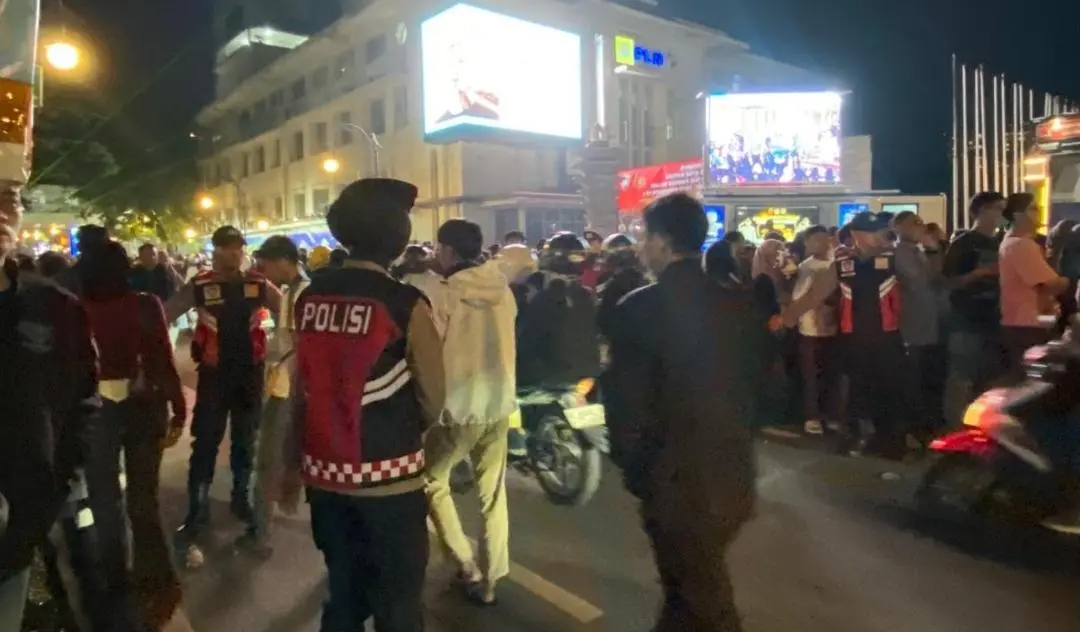 Polisi Gelar Public Address di Jalan Asia Afrika, Sampaikan Peran Polri pada Malam Pergantian Tahun Baru 2025–2026