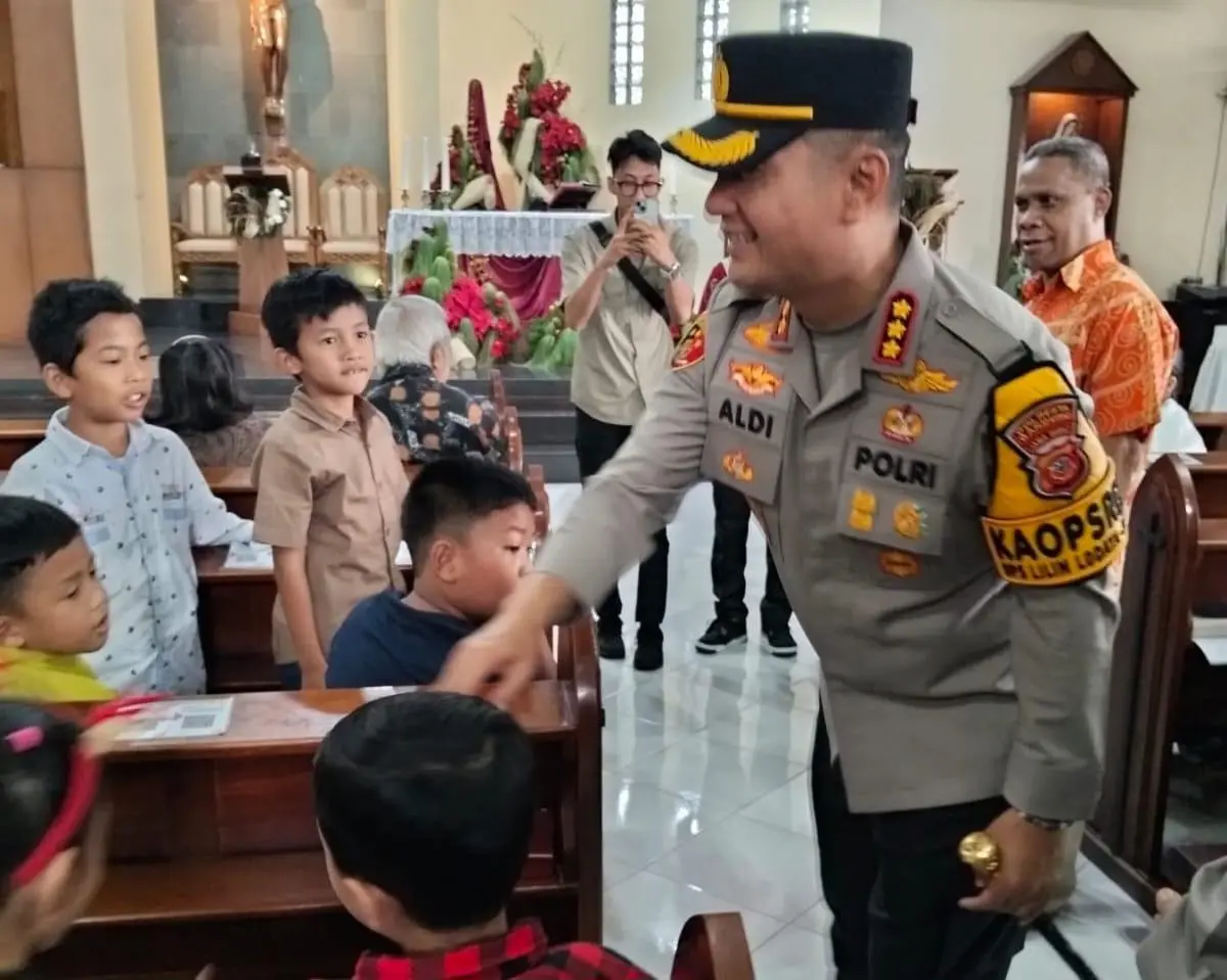 Kapolresta Bandung Kunjungi Gereja Katolik Santo Fransiscus Xaverius, Sampaikan Ucapan Natal dan Himbauan Kamtibmas