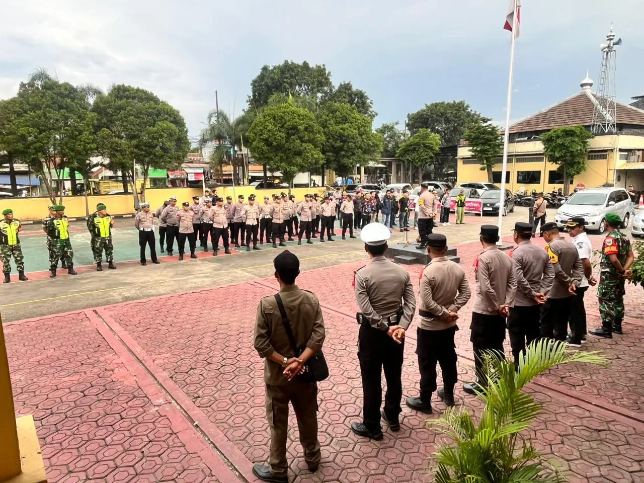 Jelang Natal 2025, Polsek Majalaya Gelar Apel Gabungan Amankan Gereja dan Titik Keramaian