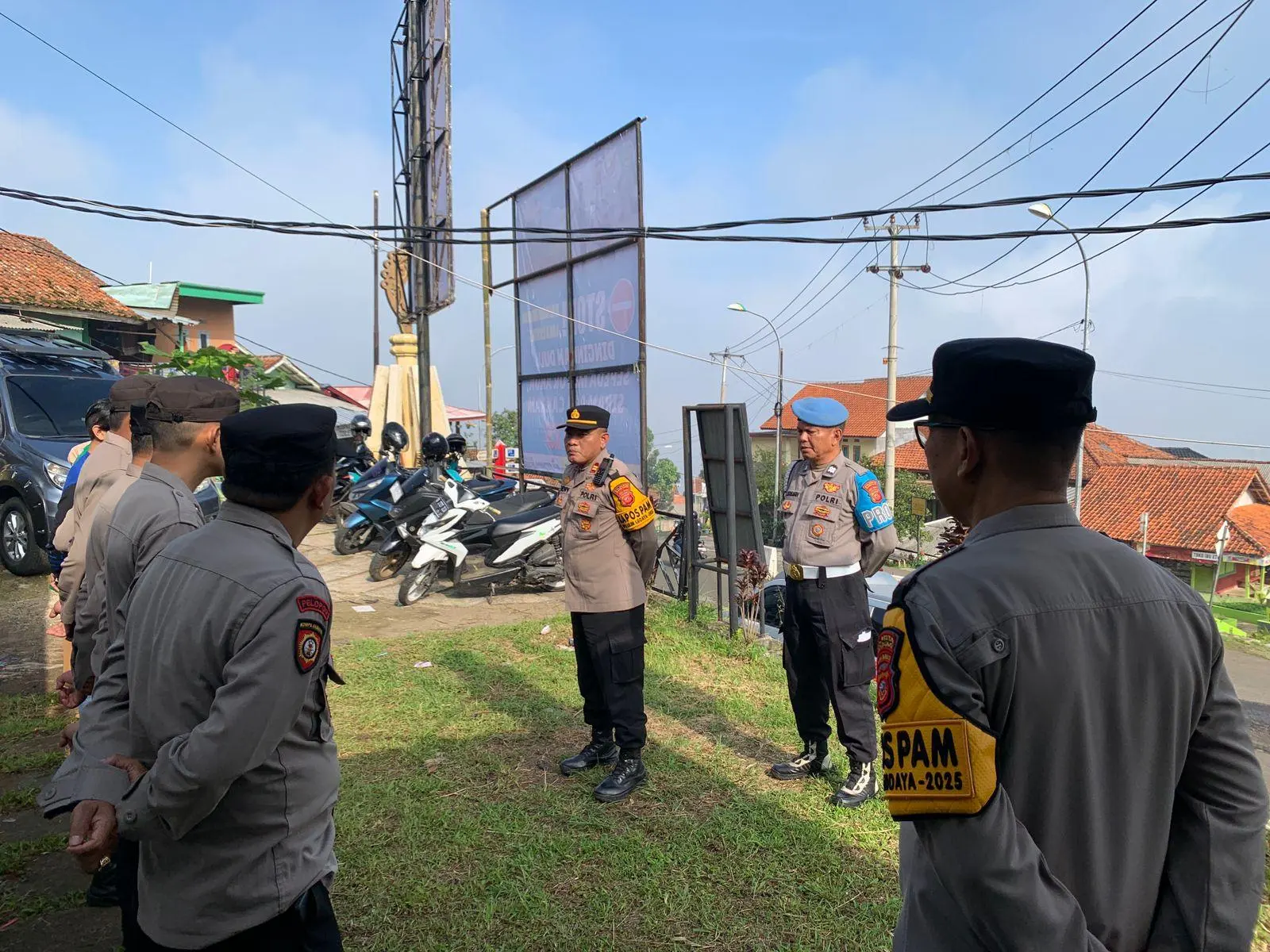 Amankan Nataru 2025–2026, Polisi Lakukan Gatur Pagi di Pospam Cukang Monteng Ibun