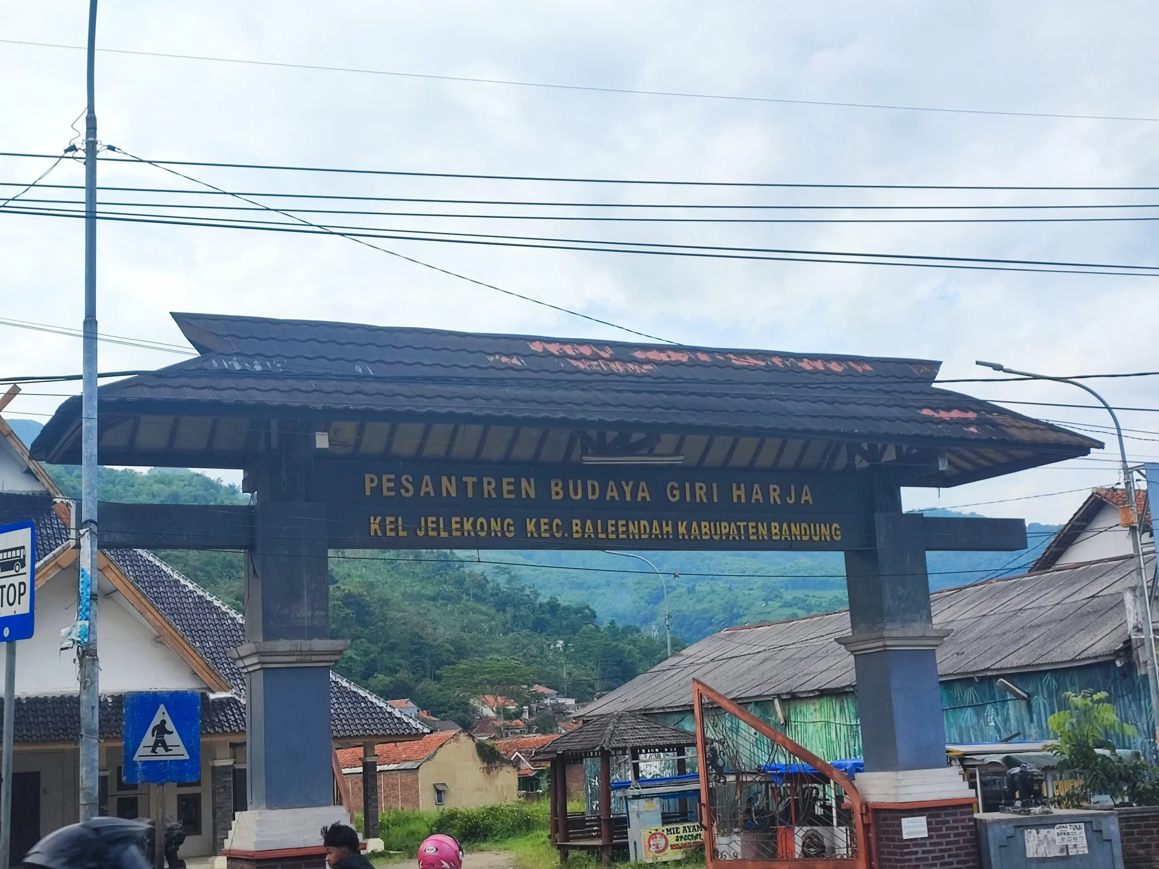 Wayang Golek Giri Harja, Warisan Budaya Sunda yang Terjaga Lewat Regenerasi Keluarga Dalang