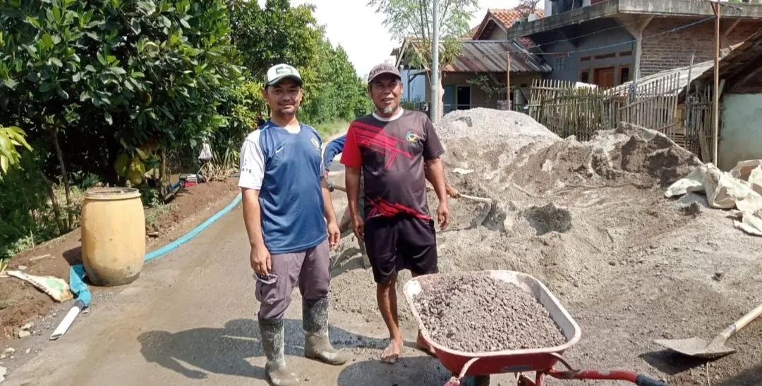 Warga Kampung Mekar Rahayu Nikmati Pembangunan Jalan Rabat Beton dari Aspirasi Ketua DPRD Kabupaten Bandung