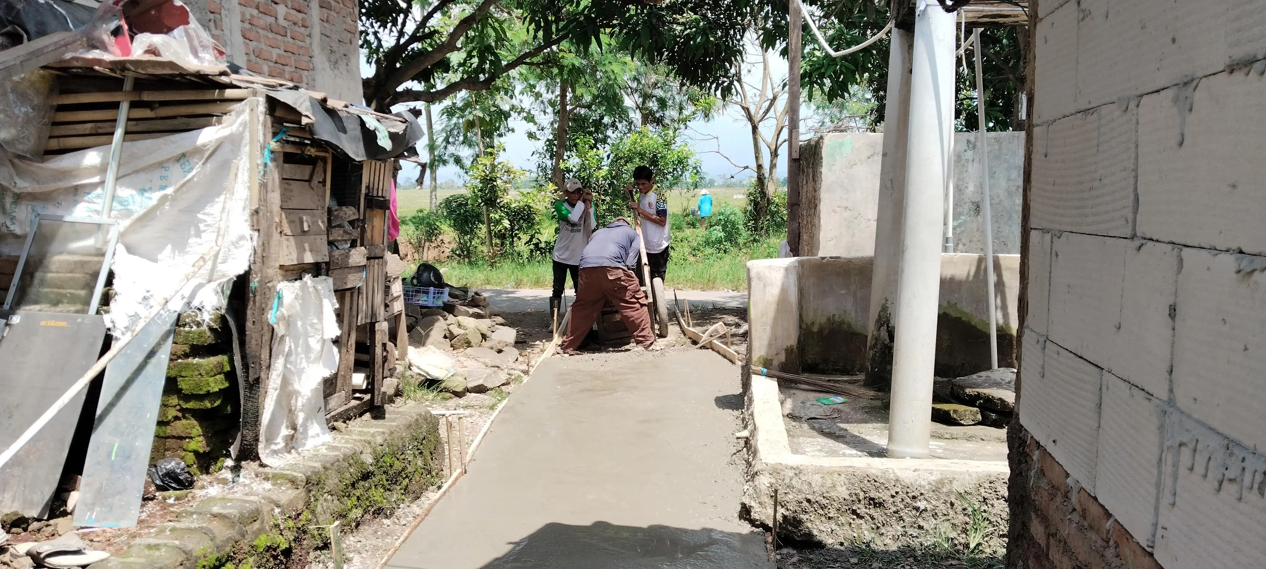 Pembangunan Jalan Gang di Desa Padamukti Dimulai, Warga Sambut Antusias Bantuan Banprov 2025