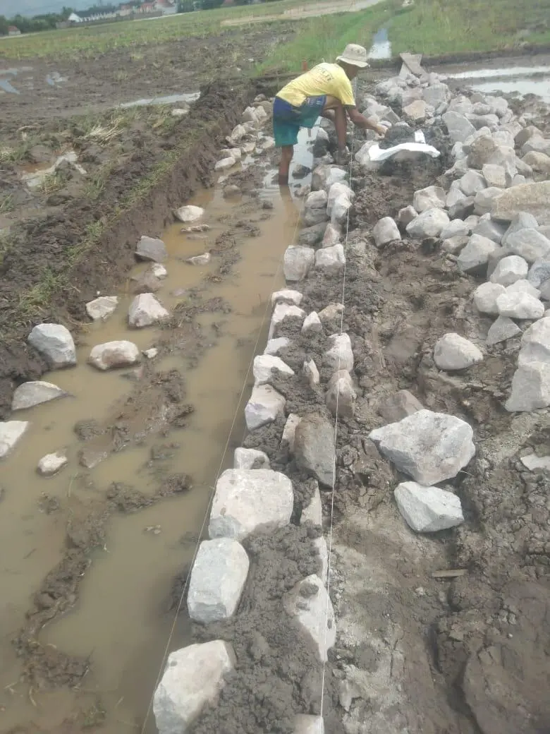 Proyek Drainase Rancakasumba Diduga Bermasalah: Tanpa Papan Proyek, Spesifikasi Menyimpang