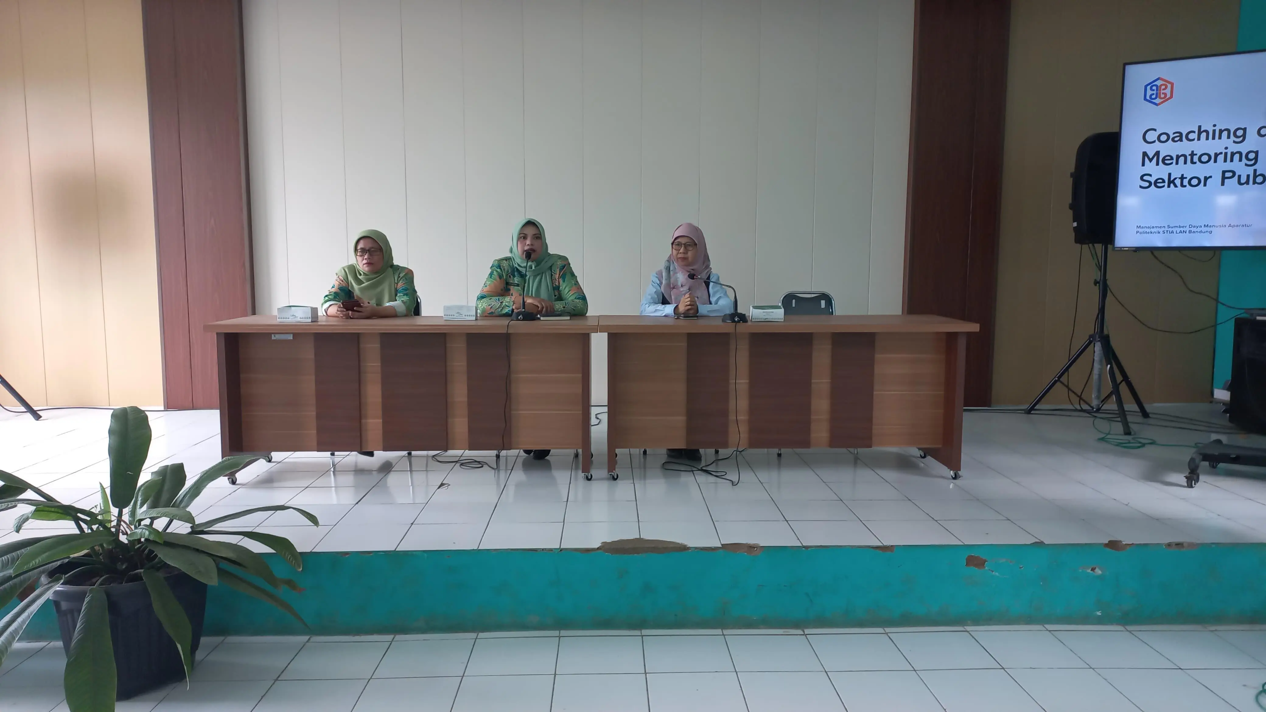 Penguatan Kompetensi ASN Kecamatan Paseh Melalui Bimbingan Teknis Mentoring dan Coaching