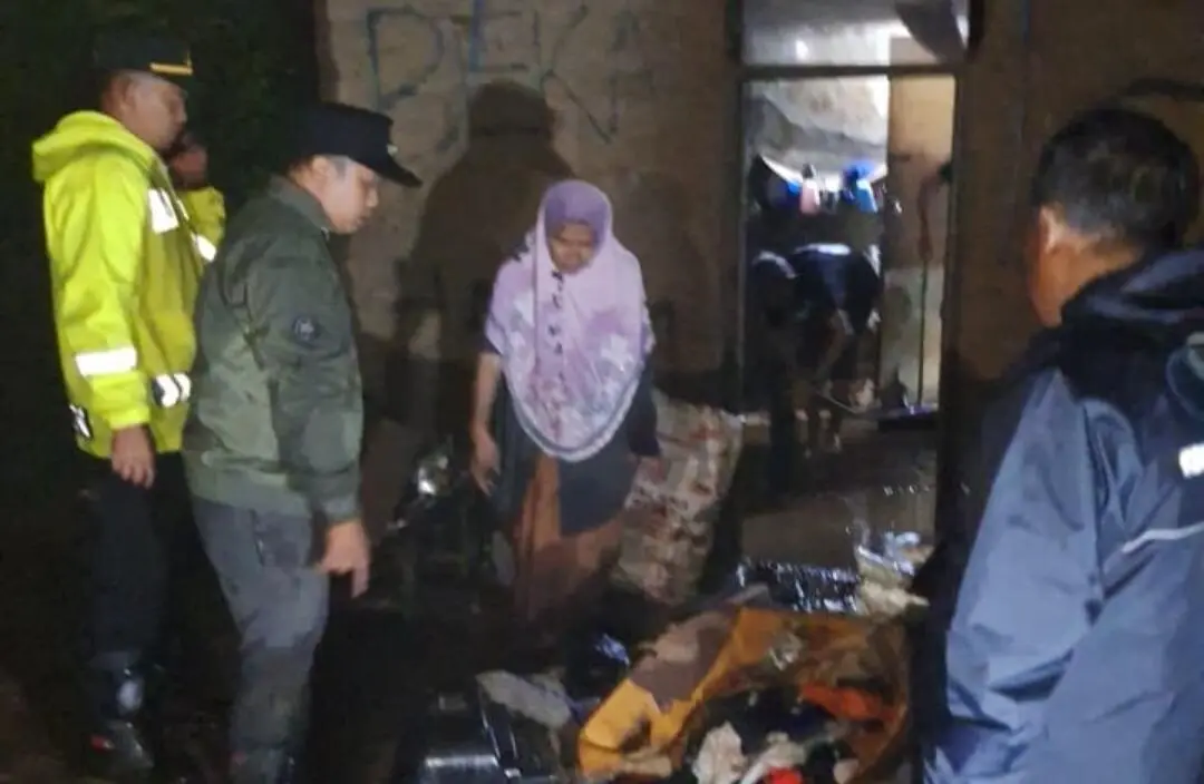 Camat Anjar Tanggapi Cepat Banjir, Puluhan Rumah di Kecamatan Ciparay Terendam Banjir