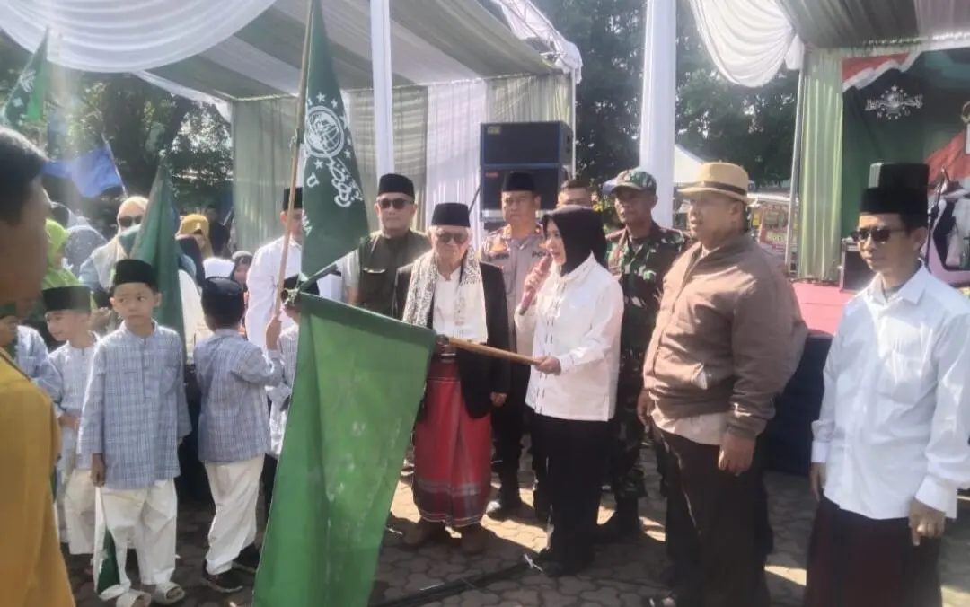 Ketua DPRD Kab.Bandung, Hj. Renie Rahayu Fauzi Buka Kirab Santri Nasional Se-Kecamatan Majalaya