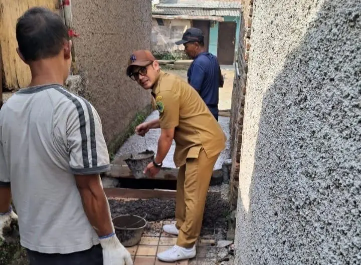 Kades Sukamaju Acep Handana, Ajak Warga Perbaiki Jalan Lingkungan