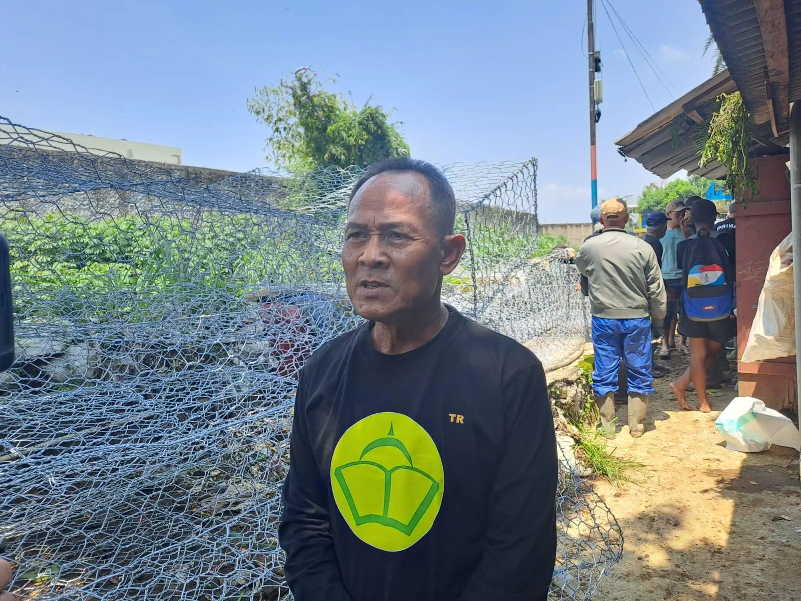 Antisipasi Banjir Susulan, PRIMA Besama Warga Kampung Lamajang Peuntas Pasang Bronjong 75 Meter.