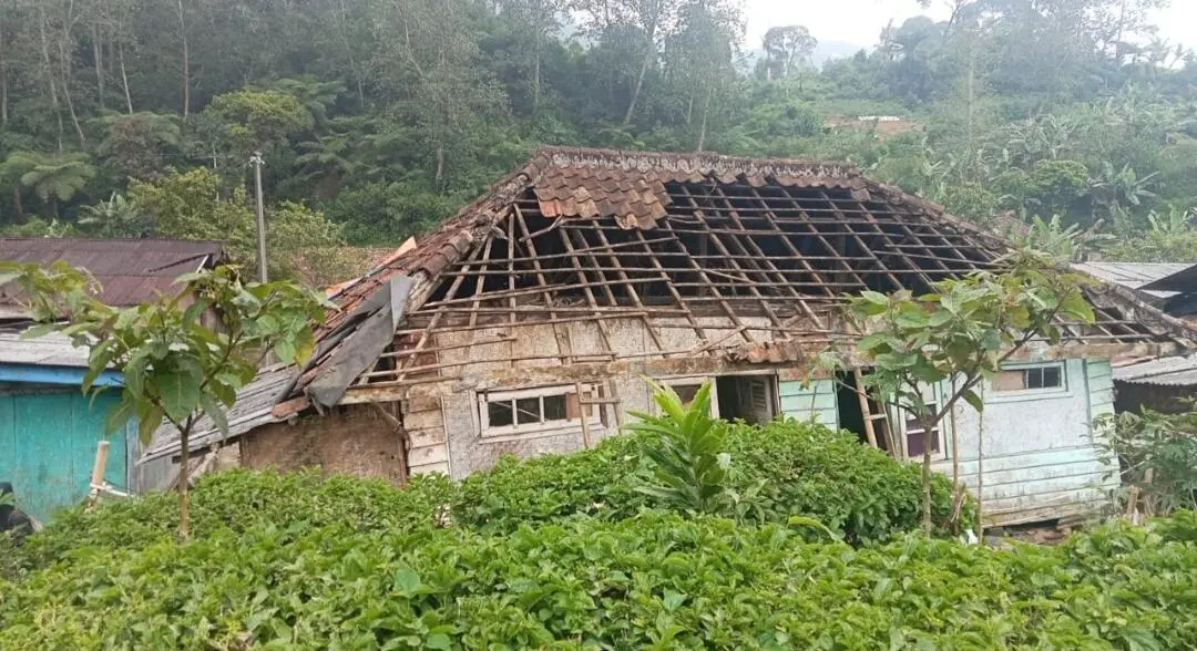 Komunitas Bagong Mogok,  Berikan Bantuan Program Rehab Rumah Tidak Layak Huni