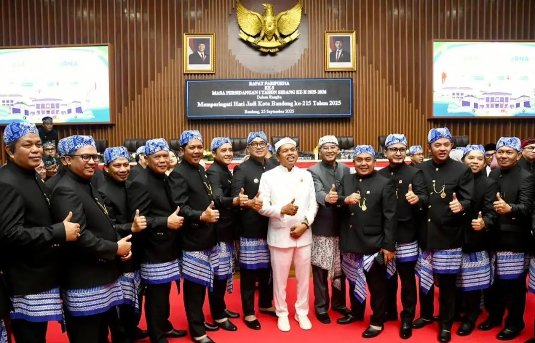 KDM Hadiri Rapat Paripurna DPRD Kota Bandung Peringati HJKB Ke -215 Tahun 2025