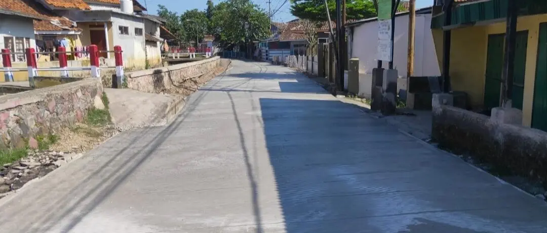 Warga Desa Padamukti Solokanjeruk Sambut Baik Pembangunan Rabat Beton Sesuai Harapan 
