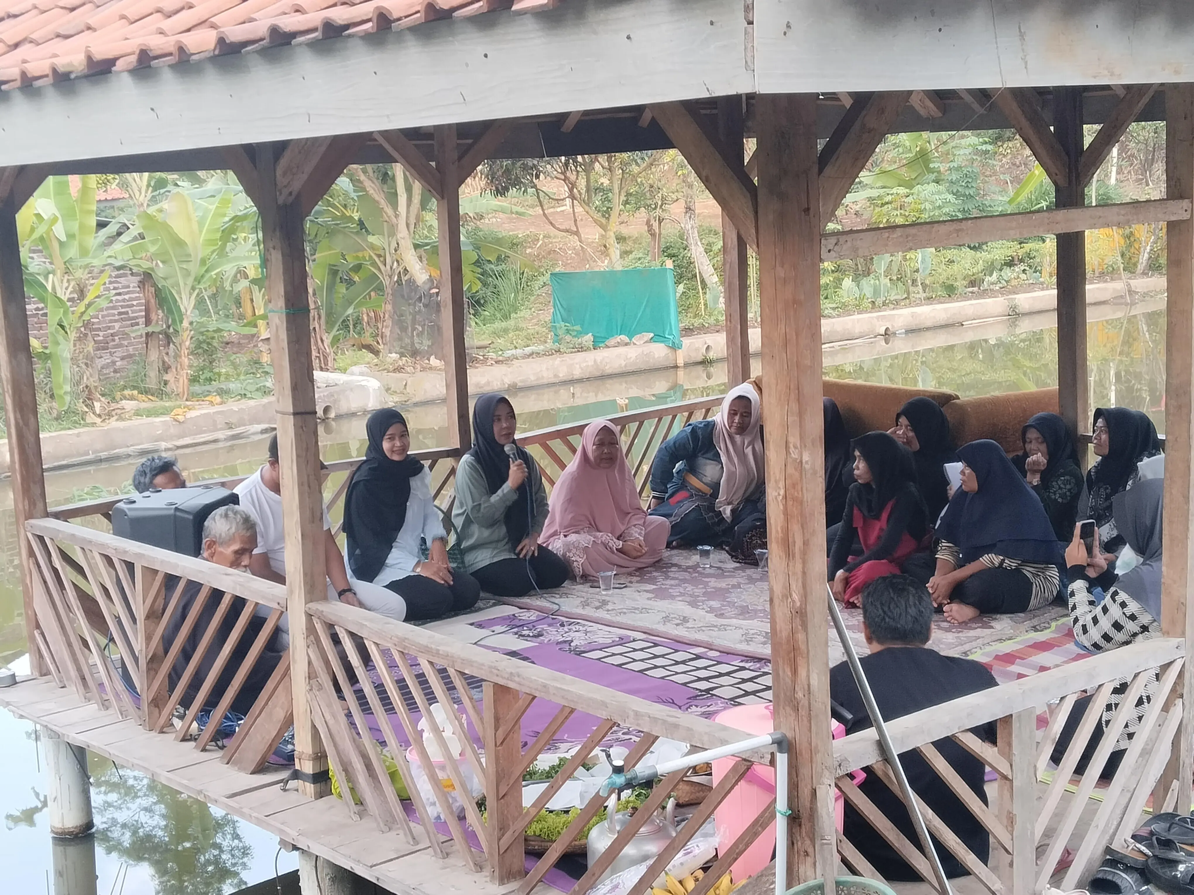 Ketua DPRD Kabupaten Bandung Resmikan Fasilitas MCK di Kampung Cidawolong