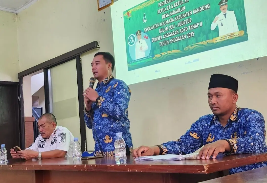 Pemdes Padaulun Serahkan Insentif Ketua RT & RW Bulan Juli-Agustus
