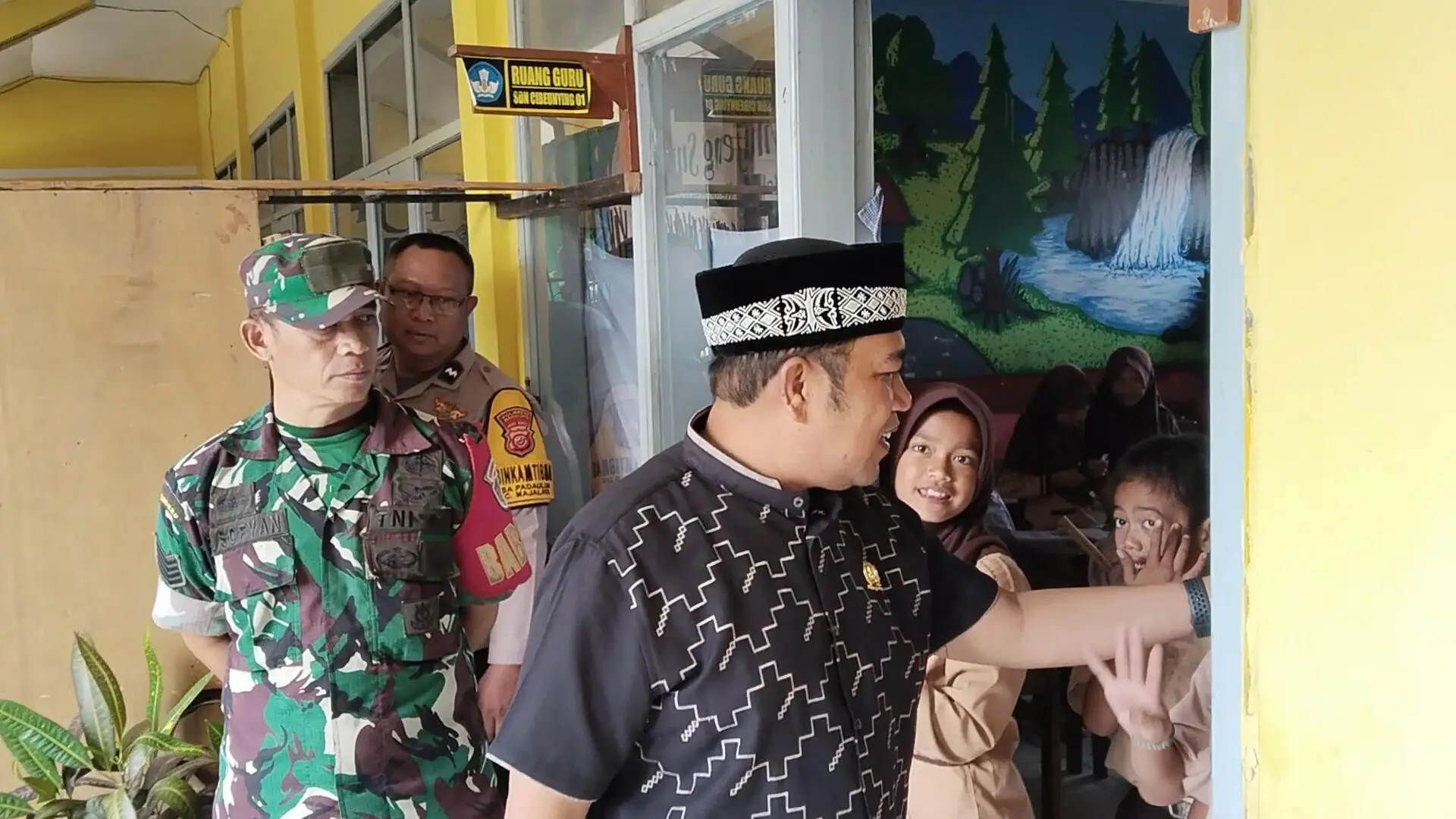 Dr. Raindra M Otto Monitoring Program Makan Bergizi Gratis di Majalaya
