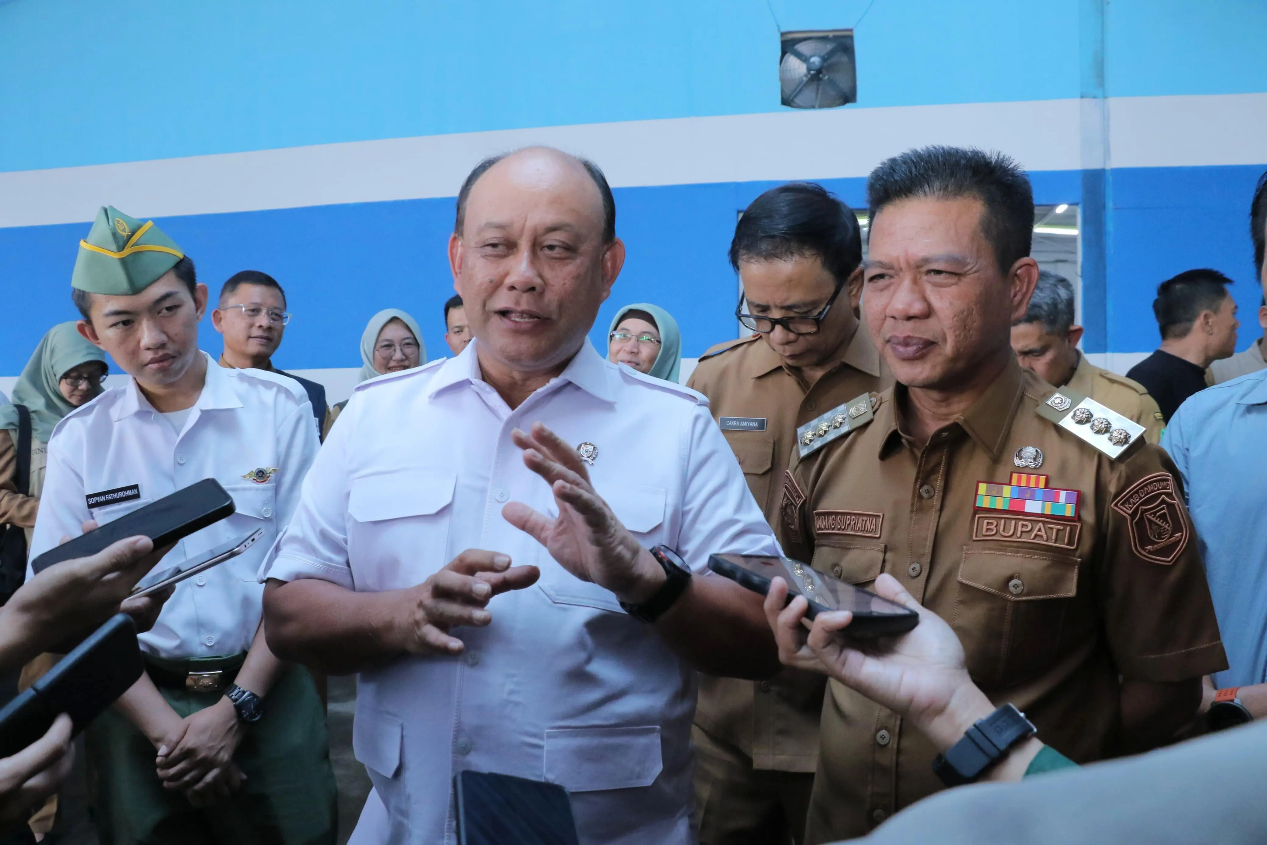 Kunjungi Dapur MBG Pameungpeuk, Kepala BGN : Bupati Bandung Sangat Proaktif Sukseskan Program MBG
