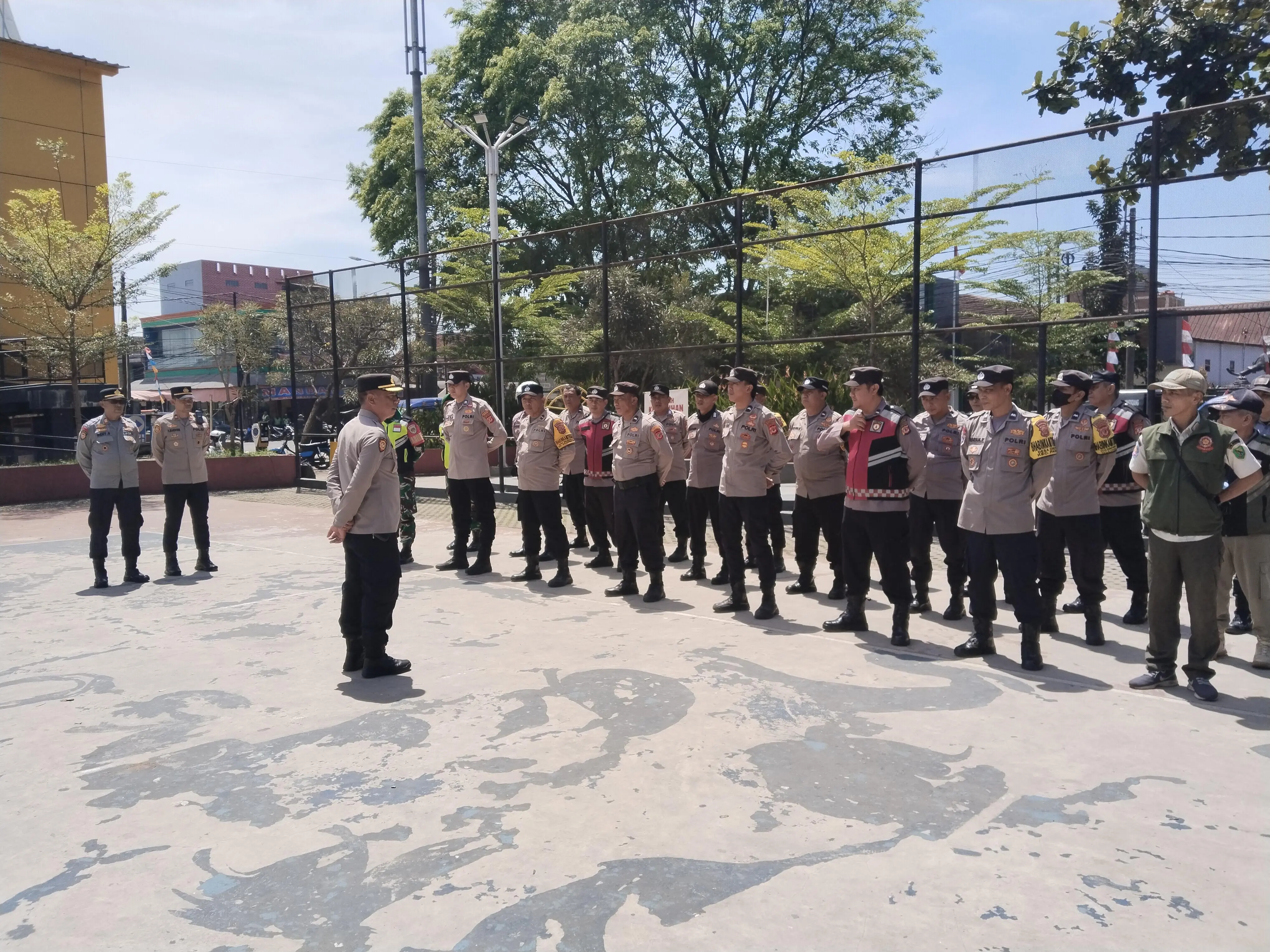 Dalam Rangka Cipta Kondisi Polsek Rayon 3 TNI dan Sat Pol PP Laksanakan Patroli Gabungan Di Wilayah Hukum Polresta Bandung
