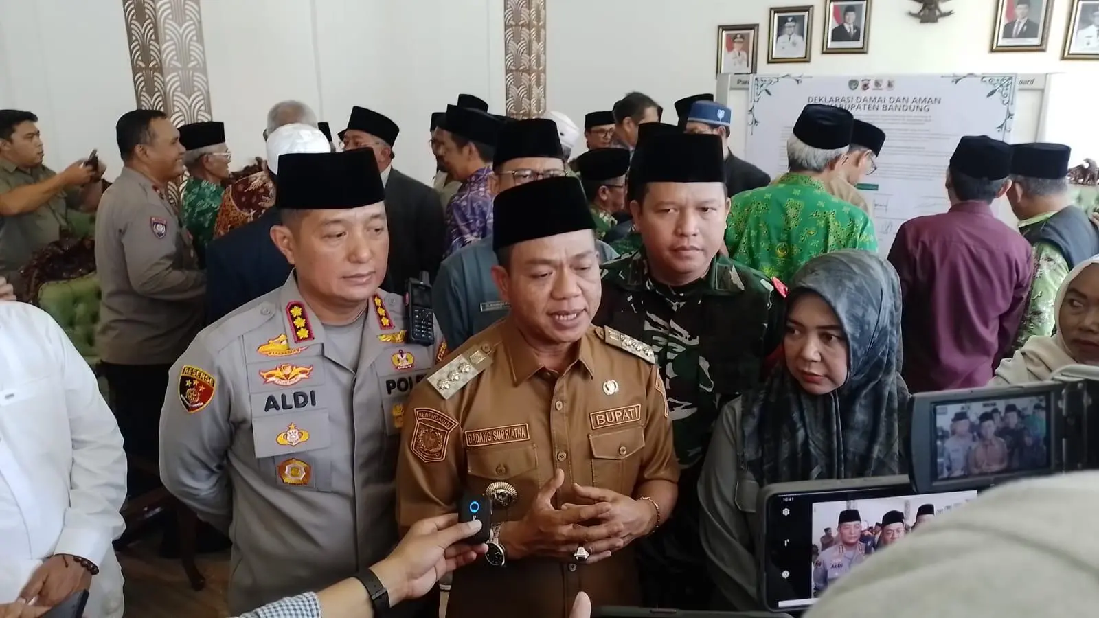 Kang DS dan Forkopimda Ajak Para Tokoh Agama Doa Bersama dan Deklarasi Damai Keutuhan NKRI dan Perdamaian di Kabupaten Bandung.