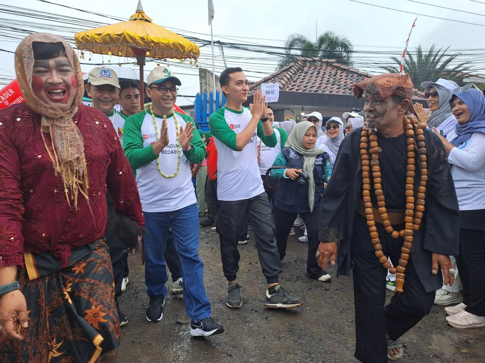 Antusias Warga Masyarakat Kelurahan Pasawahan Ikuti Gerak Jalan Sehat,Meriahkan HUT RI ke 80