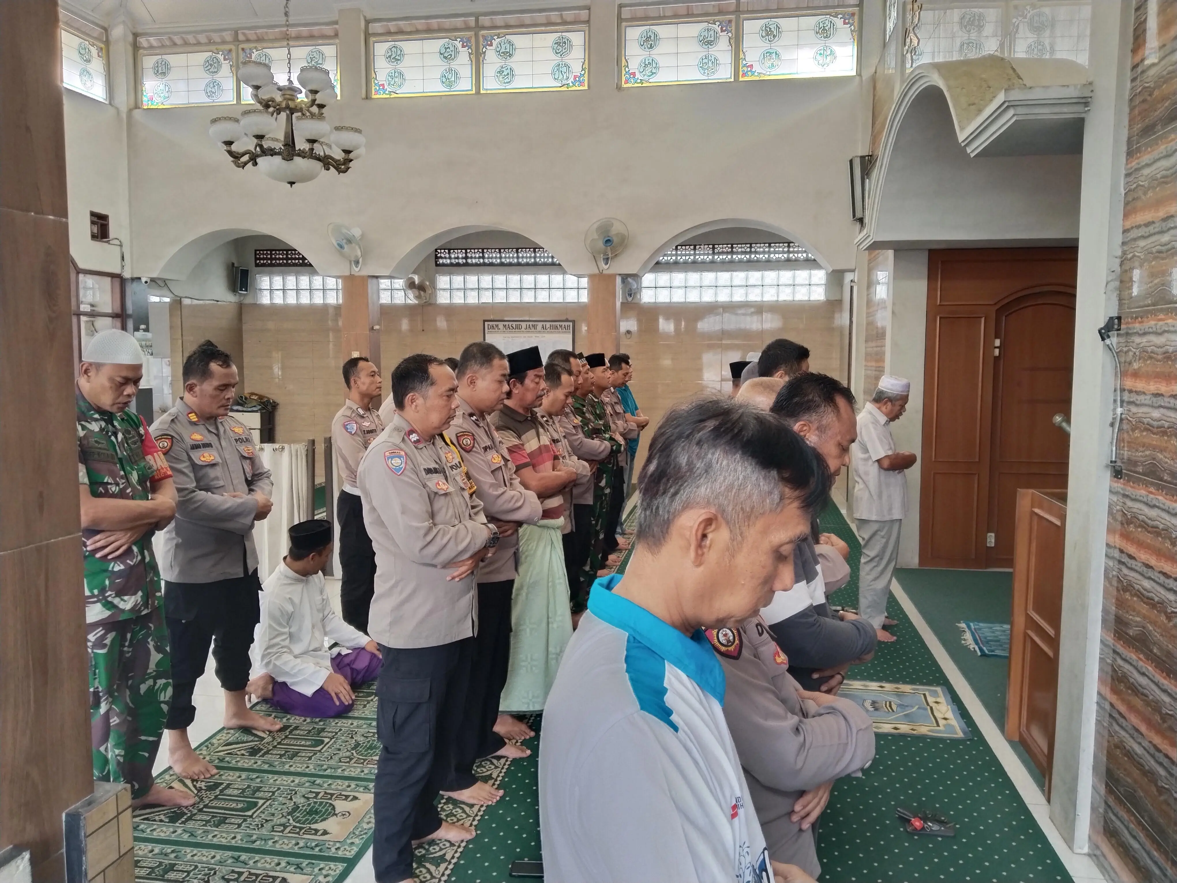 Polsek Majalaya Gelar Shalat Gaib untuk Affan Kurniawan, Driver Ojol Asal Lampung