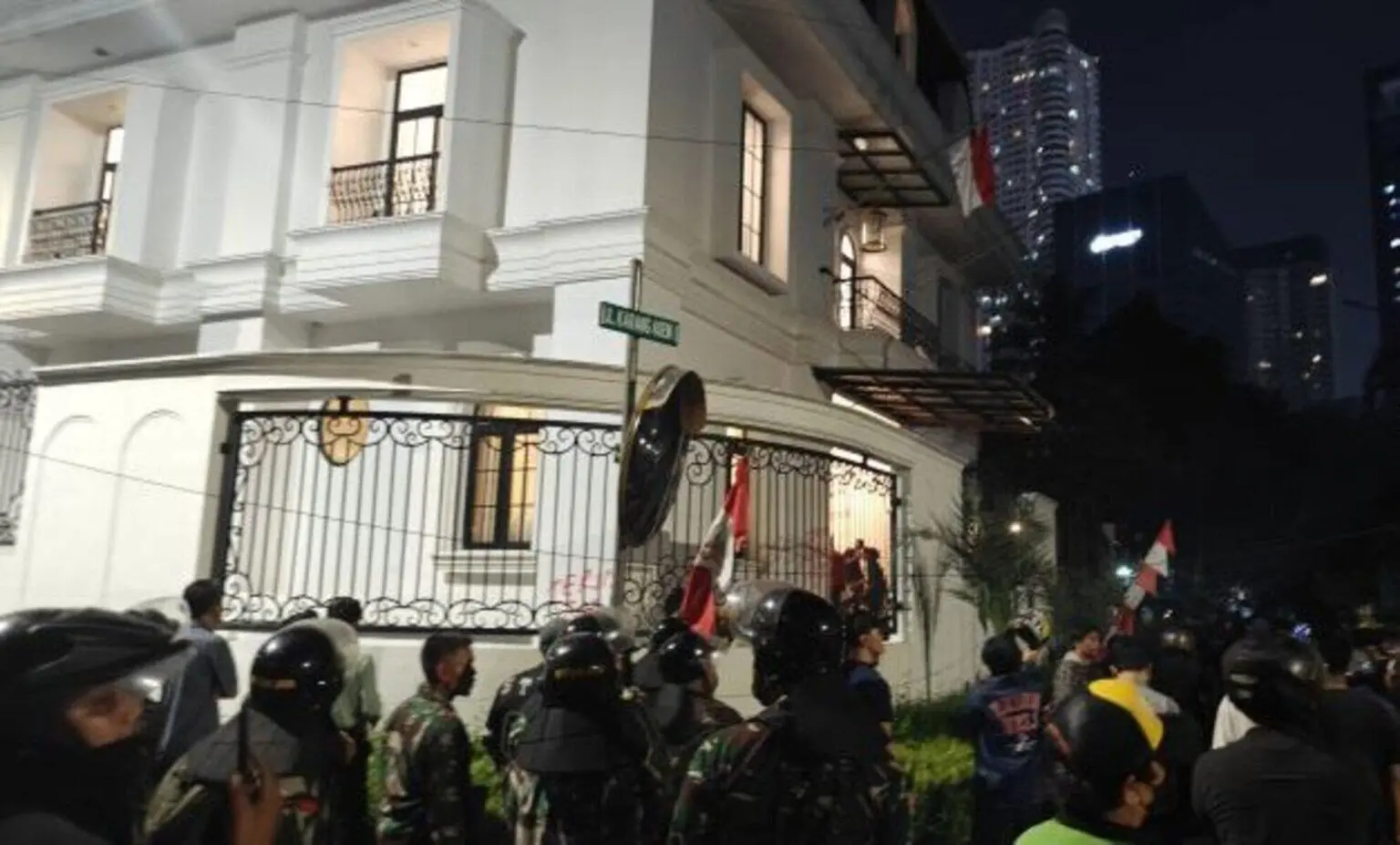 Kekacauan di Rumah Eko Patrio: Penjarahan Pasca-Demo