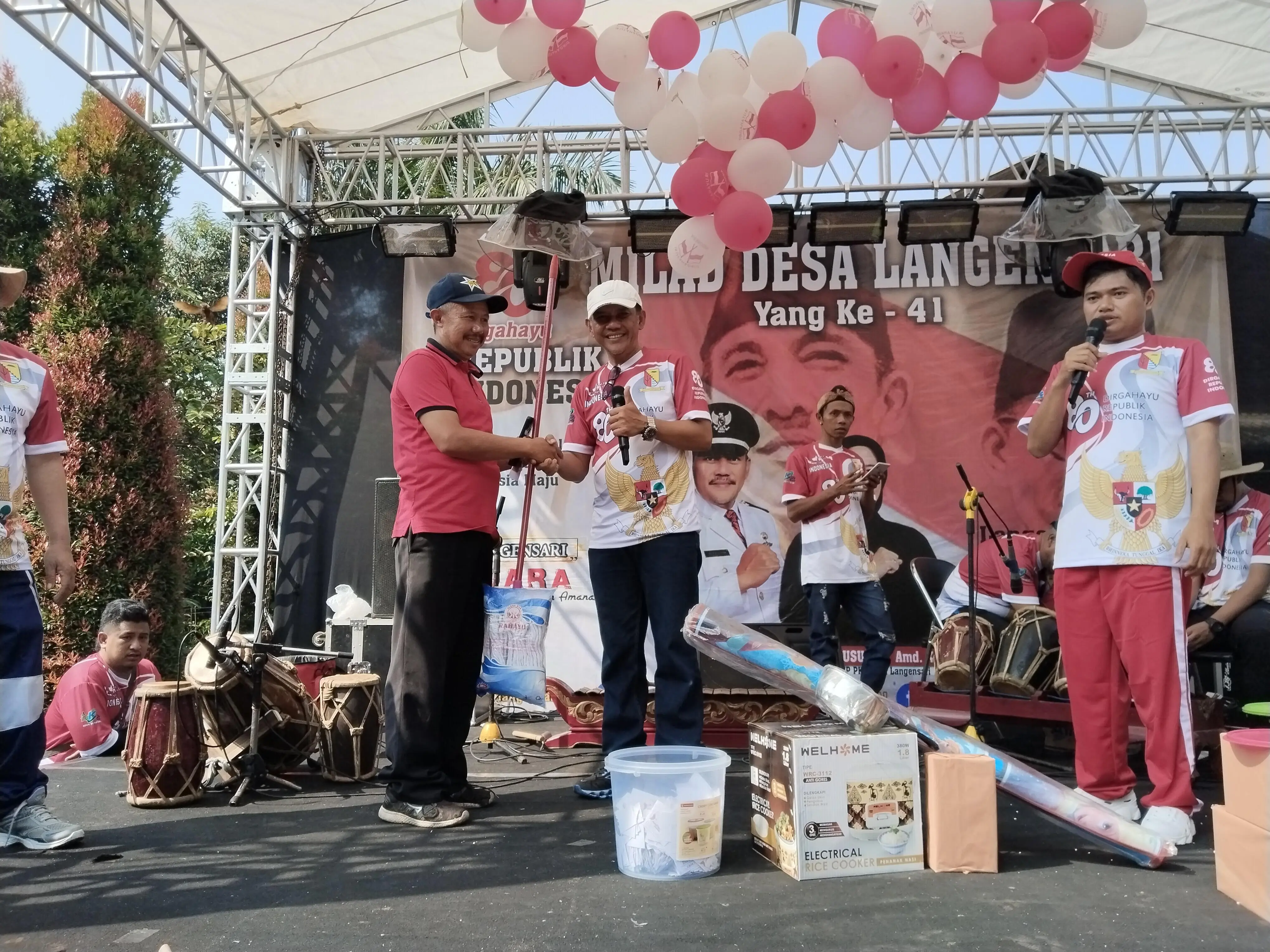 Ribuan Warga Meriahkan Jalan Santai HUT RI ke-80 dan Milad Desa Langensari ke-41