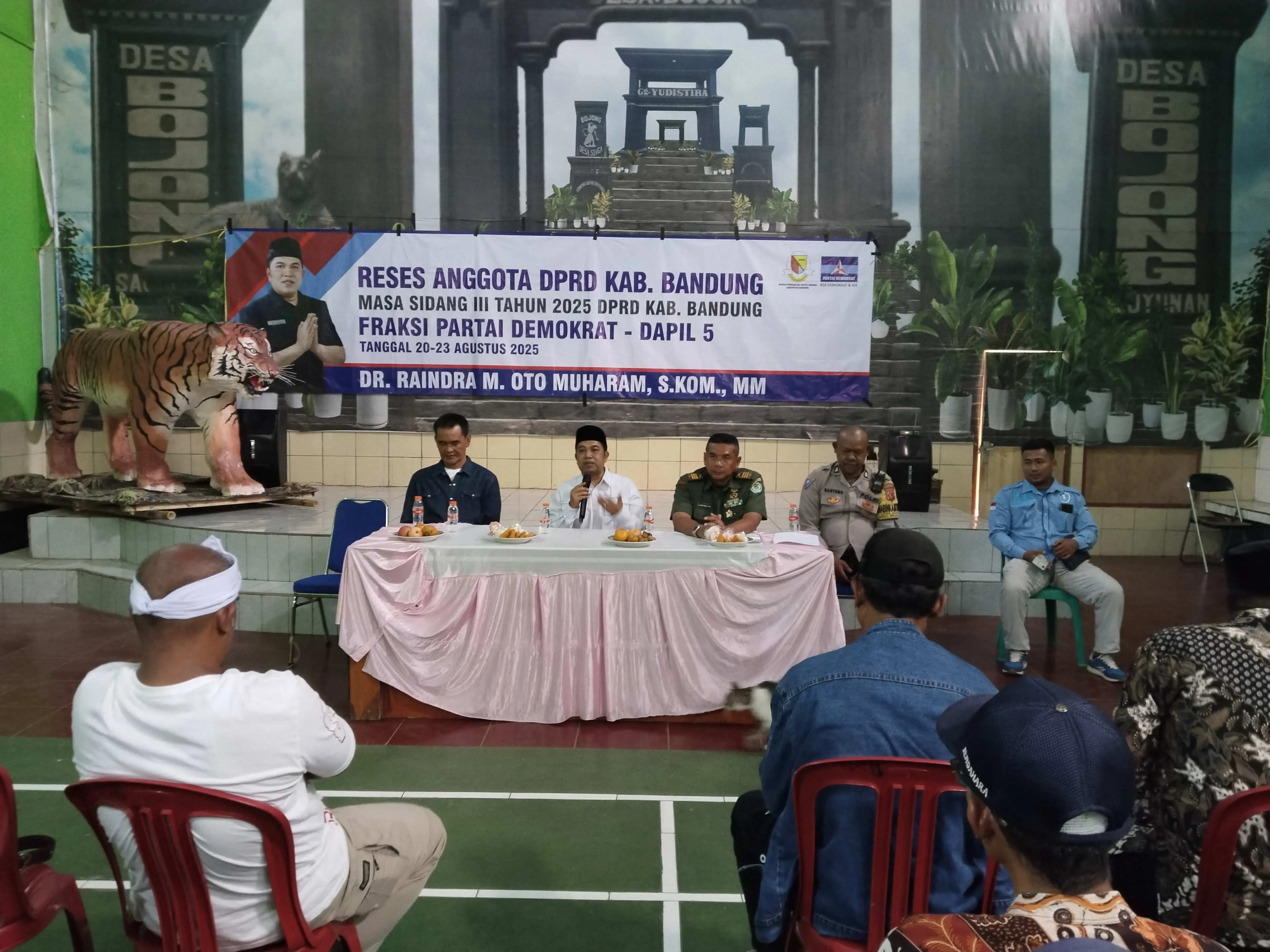 Reses Masa Sidang III, DR. Raindra M.Oto Muharam Serap Aspirasi Warga Desa Bojong