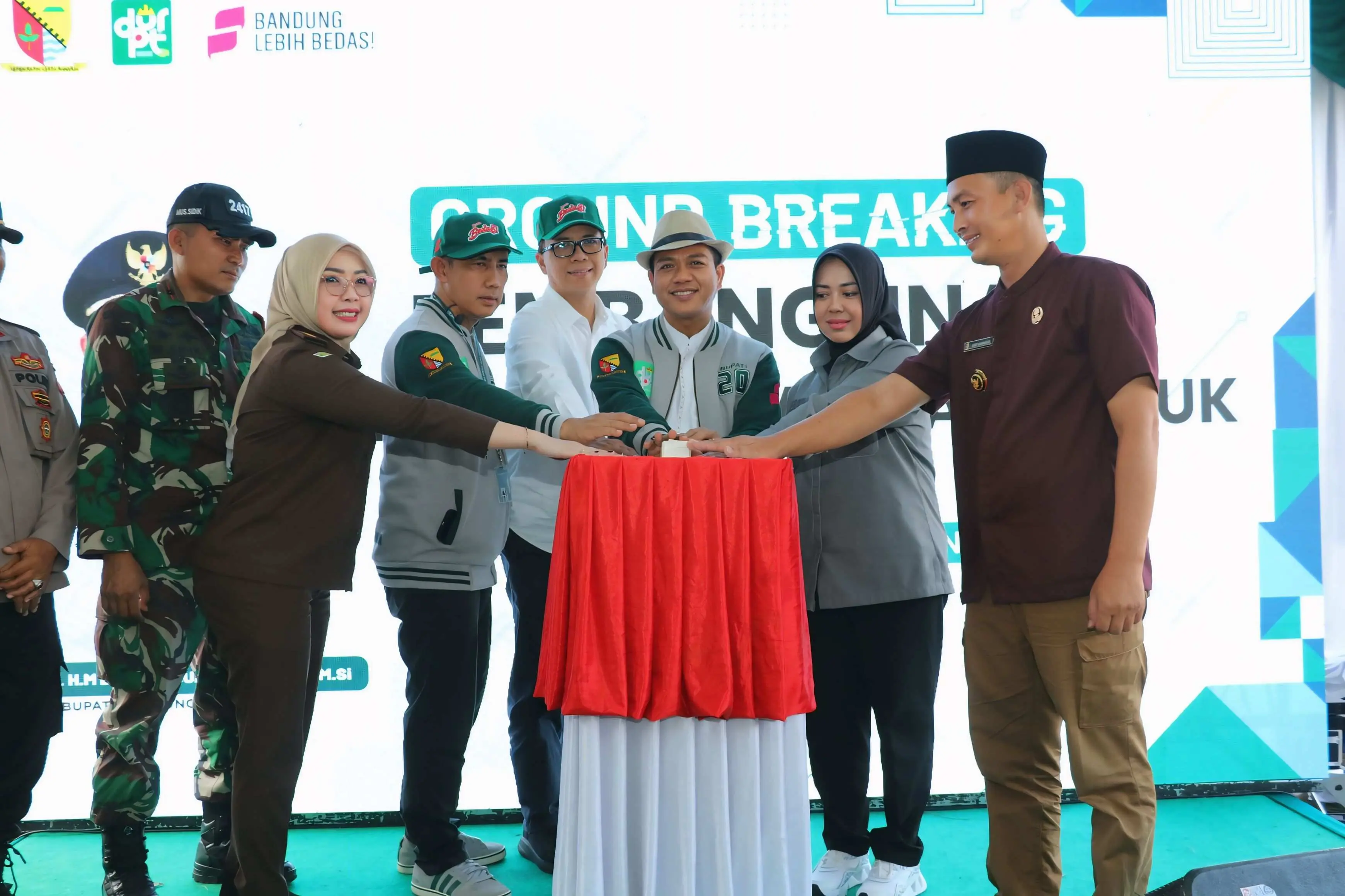 Ketua DPRD Dampingi Bupati Bandung Resmikan Groundbreaking Jembatan Roda Cijeruk