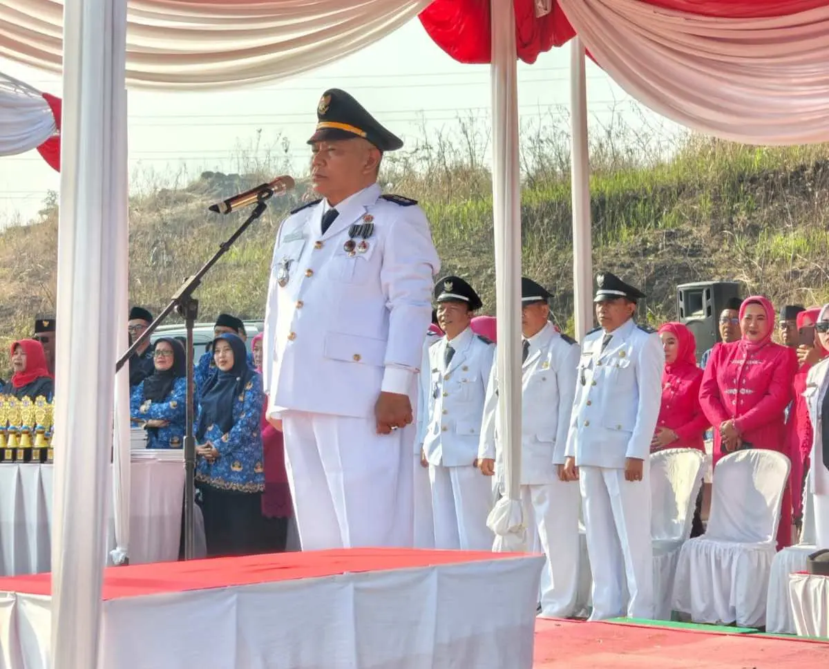 Camat Asep Darajat Jadi Inspektur Upacara Peringatan HUT yang ke-80 Proklamasi Kemerdekaan Republik Indonesia Tahun 2025 tingkat Kecamatan Paseh
