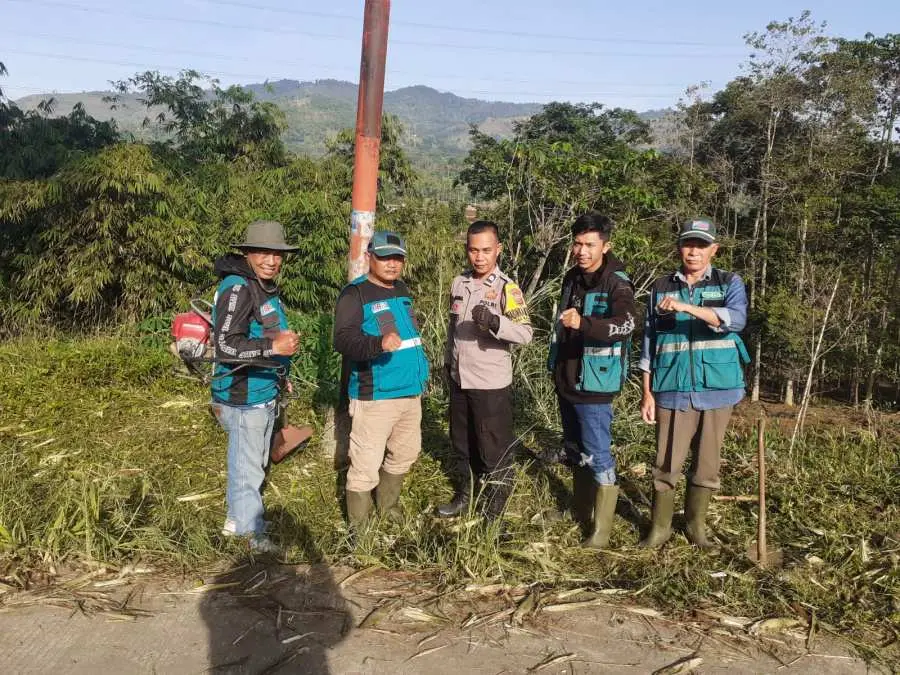 BBBS Cimaung Rutin Tertibkan Sampah Liar di Jalan Raya Pangalengan-Banjaran
