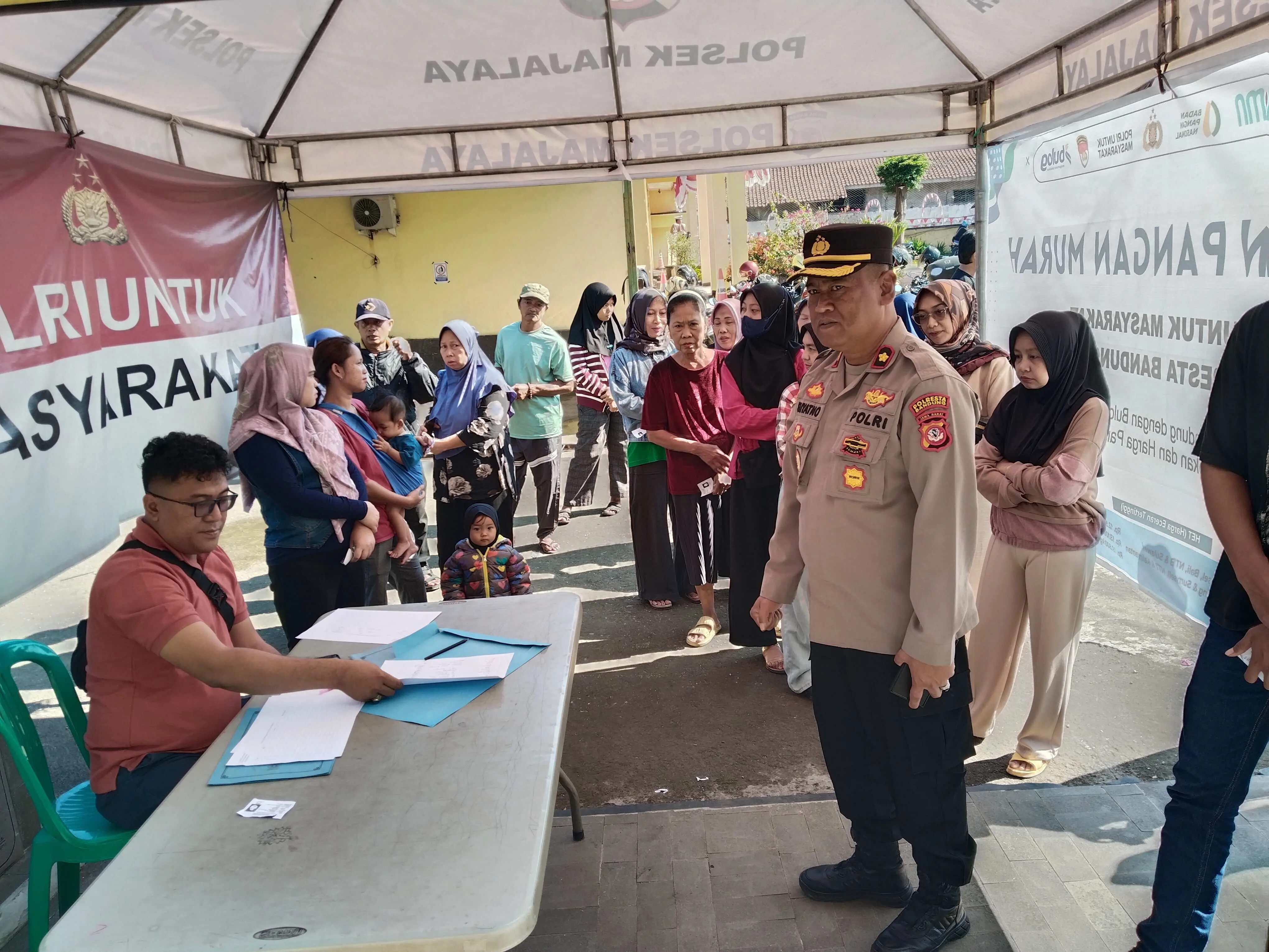 Polsek Majalaya Gelar Gerakan Pangan Murah: Sediakan Beras Murah untuk Warga