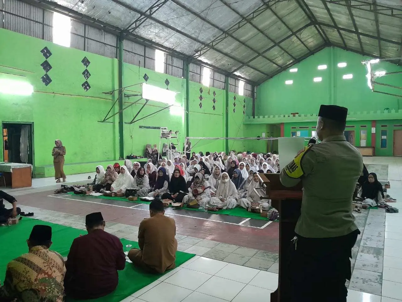 Bhabinkamtibmas Polsek Ciparay Hadiri Pengajian Rutin Bulanan