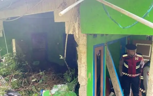 Longsor di Tasikmalaya, Seorang Anak Tewas Tertimbun
